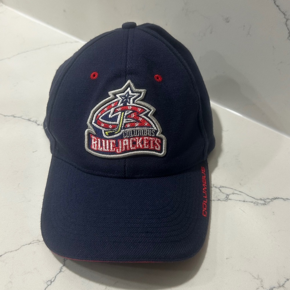 CCM Columbus Blue Jackets NHL Navy Blue Fitted Hat Size S/M Center Ice Authentic